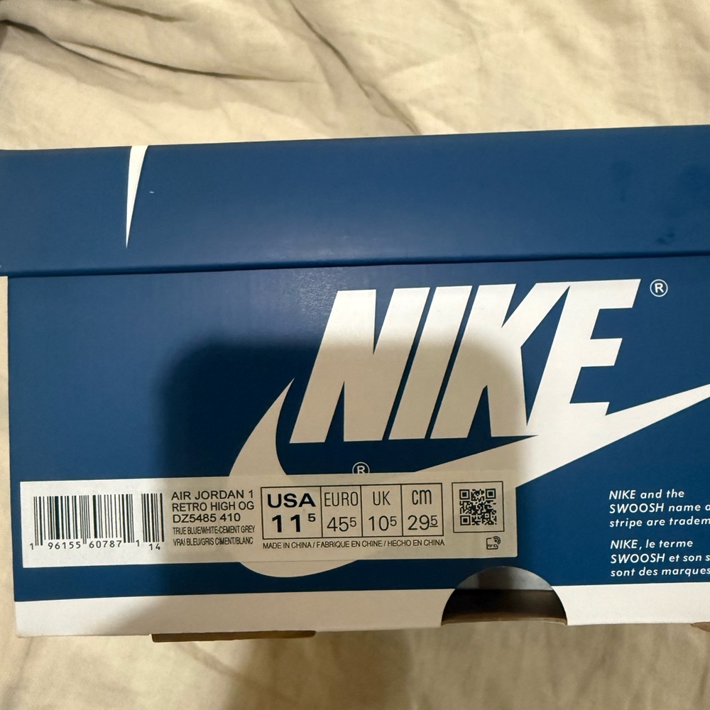 Jordan Men's Sneakers in Blue and White Box - Picture 2 of 7